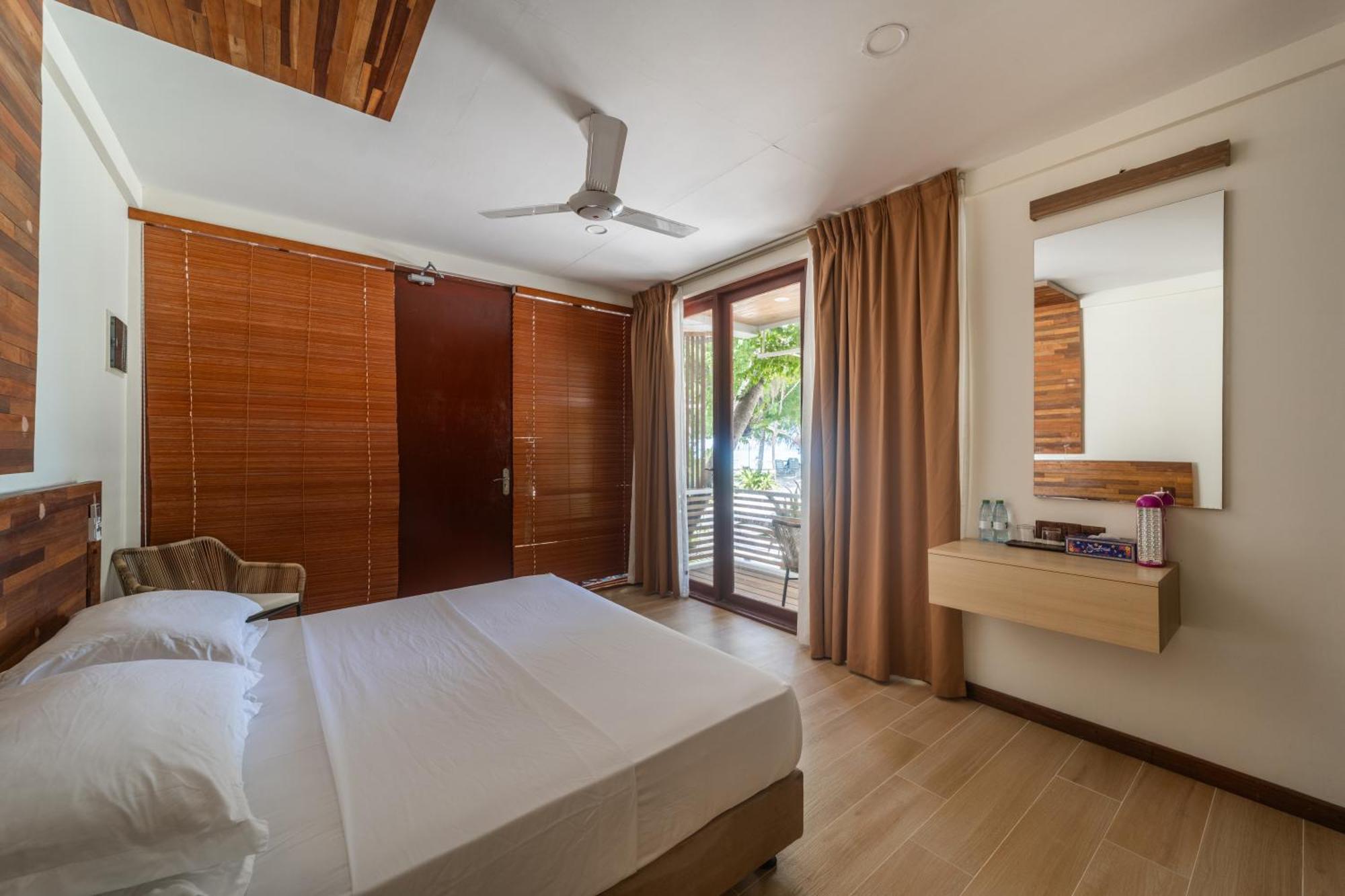 Kinan Retreat Hotel Fulidhoo Exterior photo