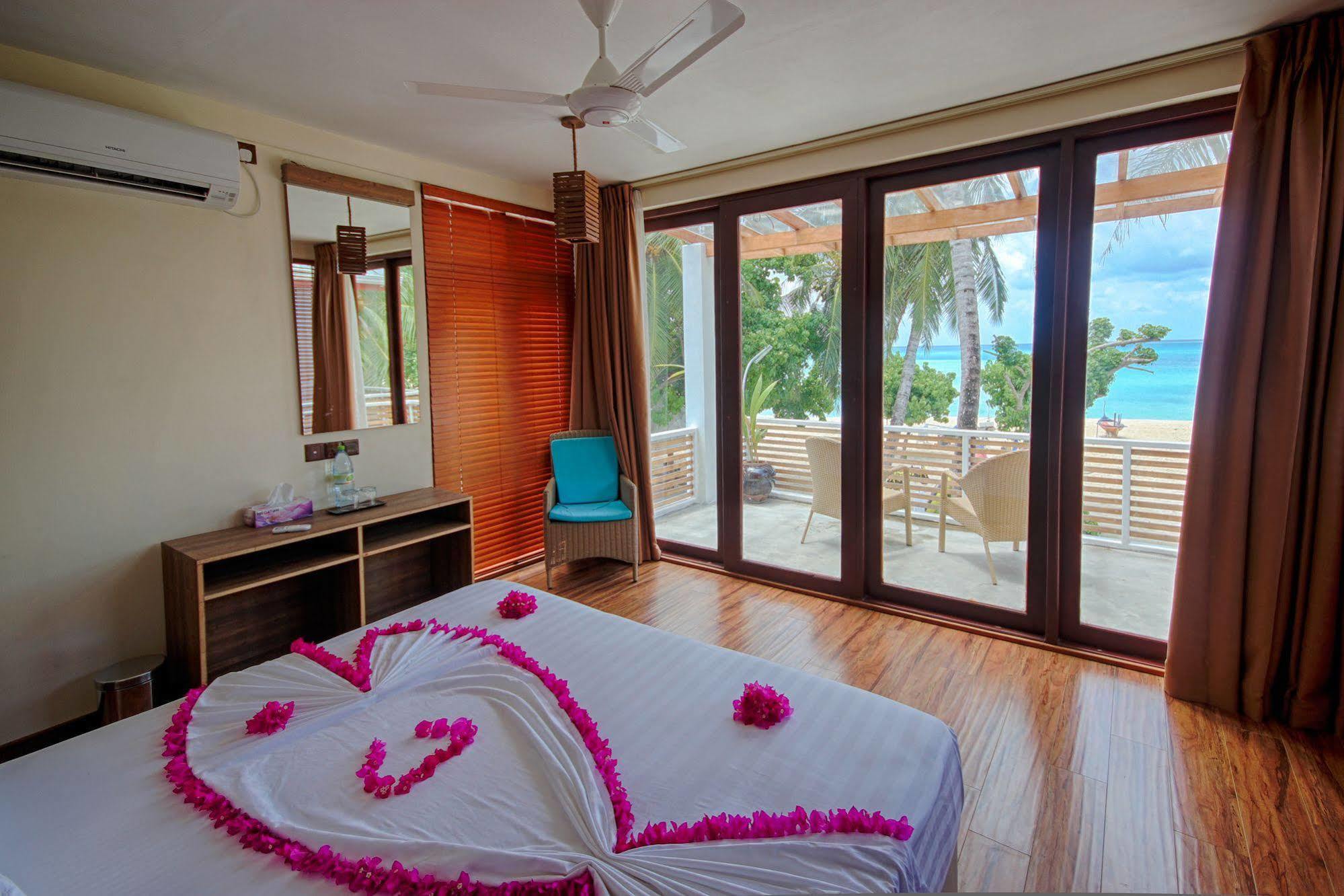 Kinan Retreat Hotel Fulidhoo Exterior photo