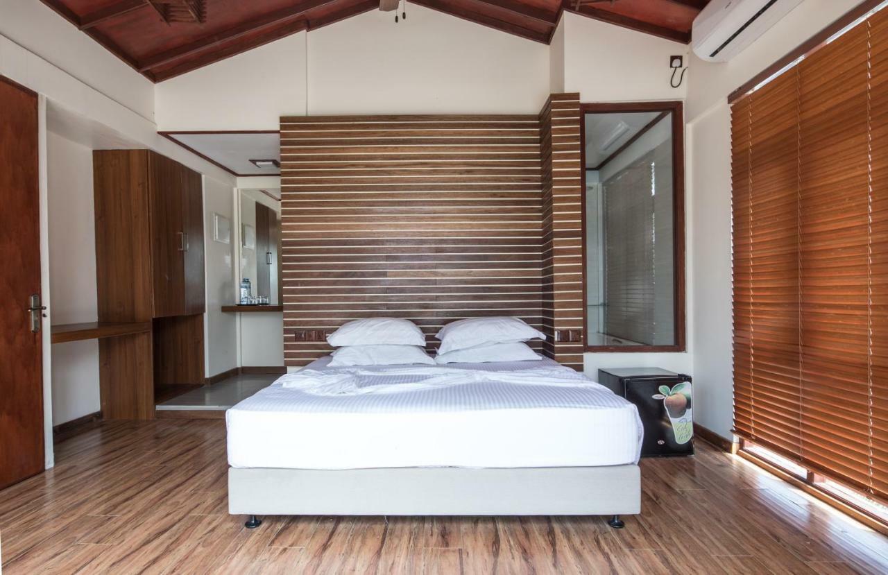 Kinan Retreat Hotel Fulidhoo Exterior photo